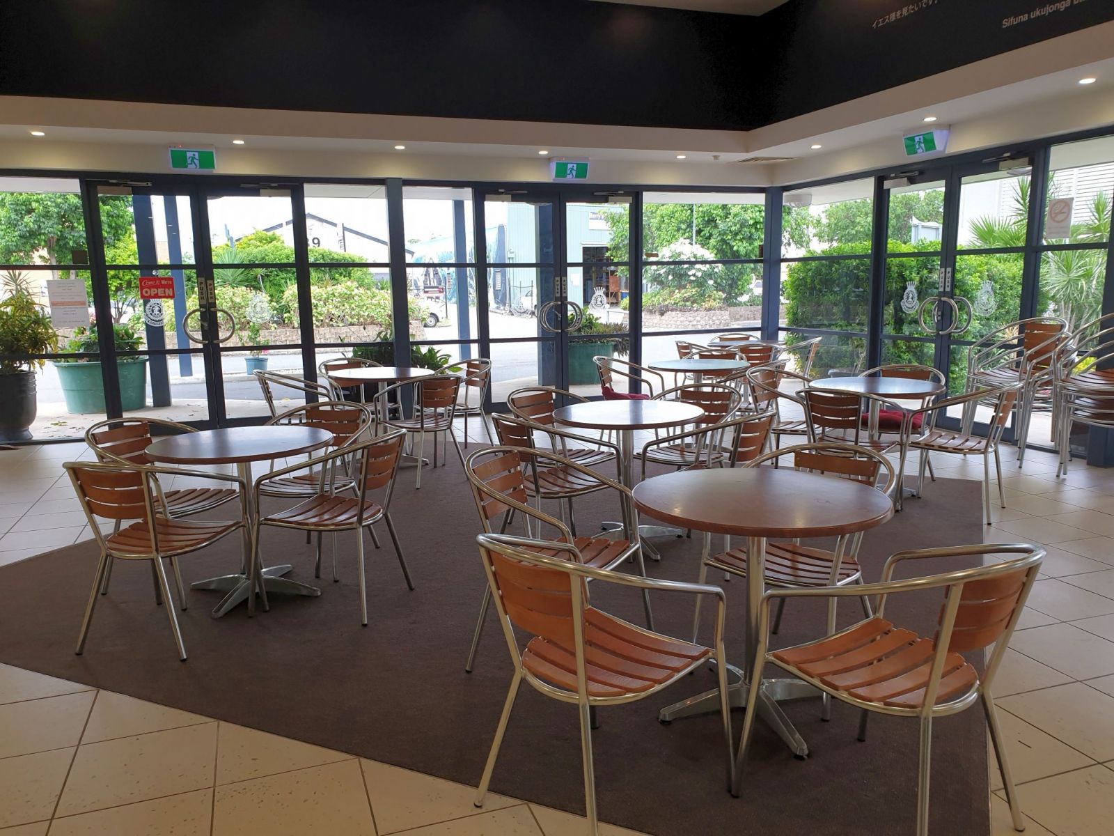 Cafe & kitchenette