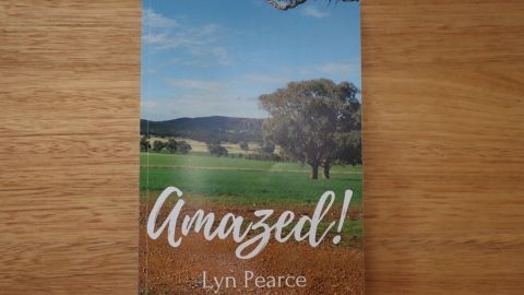 Amazed! Commissioner Lyn Pearce chats with Major Colin Maxwell